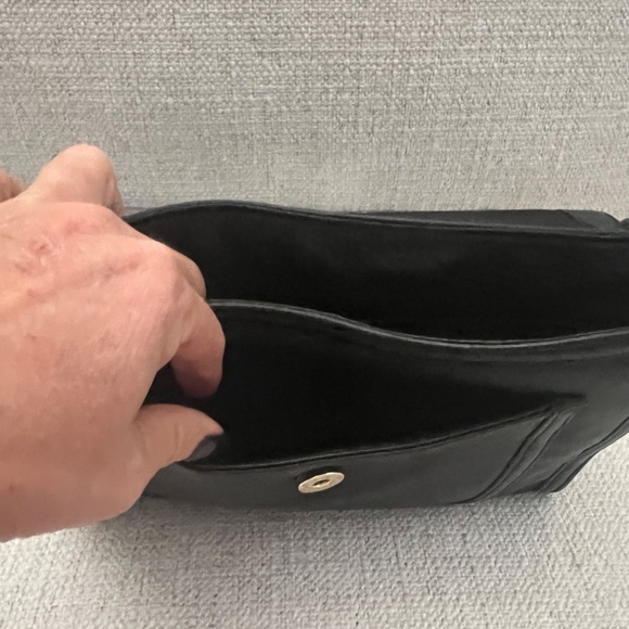 Tory Burch Amanda Flat Crossbody - Picture 4 of 9